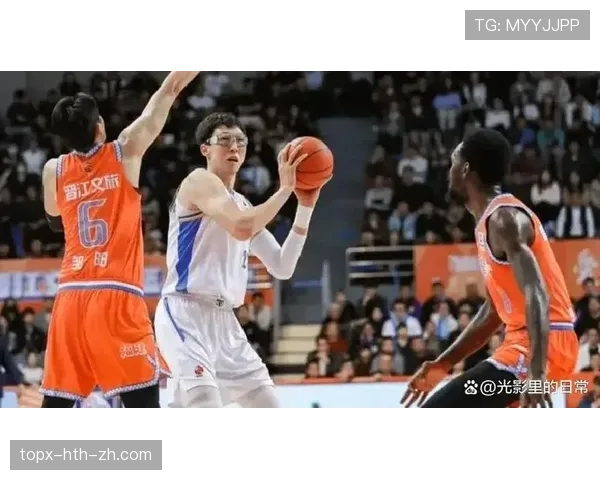 周琦球场像猛兽，生活像富豪——刷他日常我工资瞬间尴尬