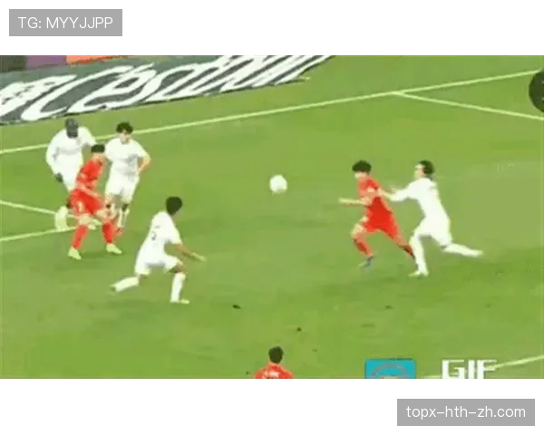 点球判罚为何总引发争议？关键在犯规动作的“可判可不判”地带